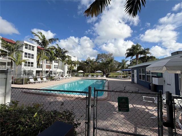 9491 Evergreen Pl 201, Davie, FL 33324