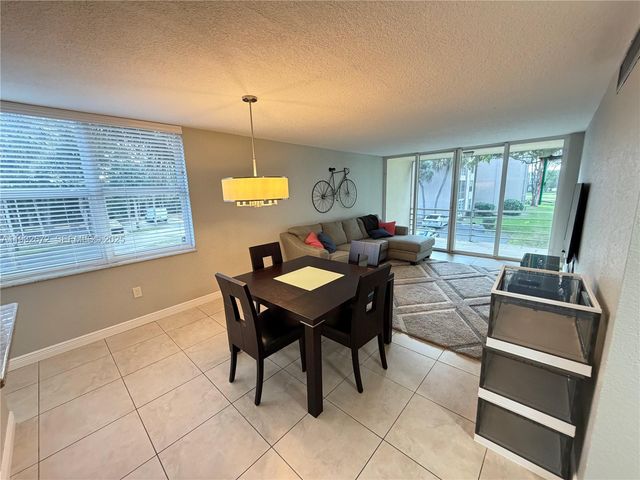 9491 Evergreen Pl 201, Davie, FL 33324