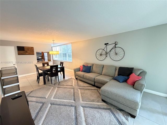 9491 Evergreen Pl 201, Davie, FL 33324