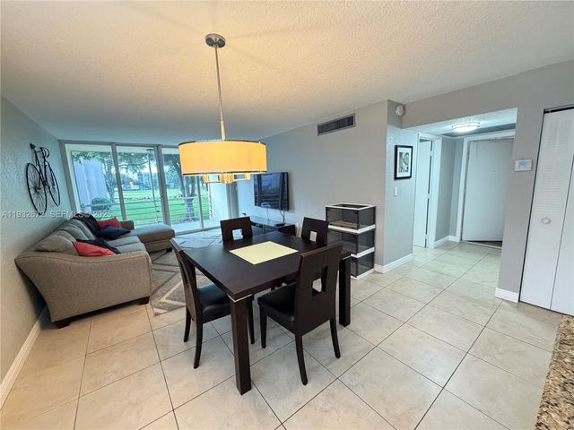 9491 Evergreen Pl 201, Davie, FL 33324