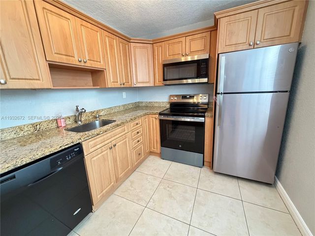 9491 Evergreen Pl 201, Davie, FL 33324