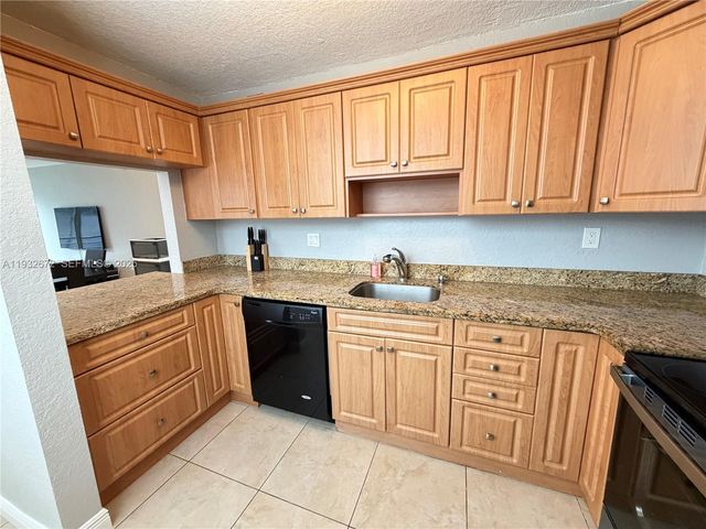 9491 Evergreen Pl 201, Davie, FL 33324