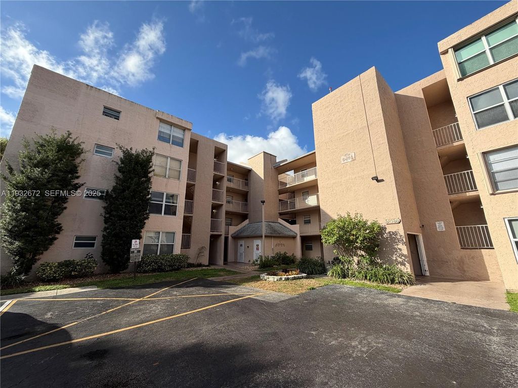 9491 Evergreen Pl 201, Davie, FL 33324