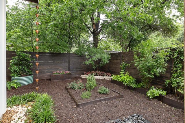 1310 Choquette DR B, Austin, TX 78757