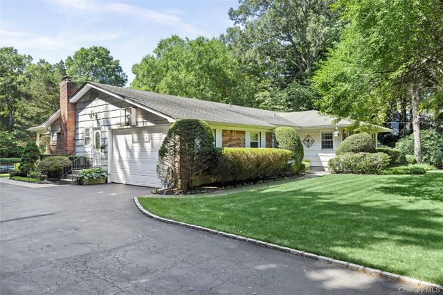 315 Laurel Lane, Laurel Hollow, NY 11791