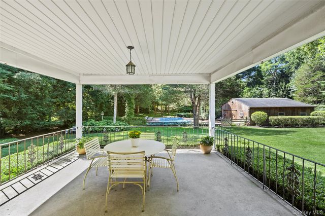 315 Laurel Lane, Laurel Hollow, NY 11791