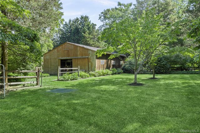 315 Laurel Lane, Laurel Hollow, NY 11791