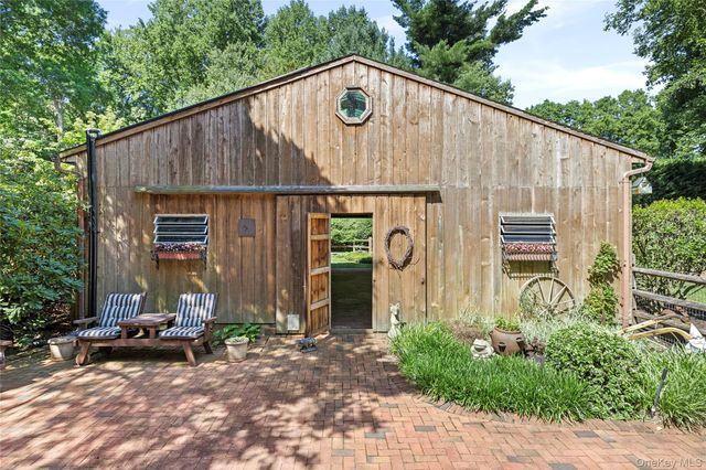 315 Laurel Lane, Laurel Hollow, NY 11791