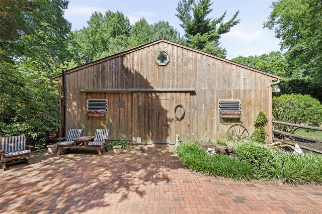 315 Laurel Lane, Laurel Hollow, NY 11791