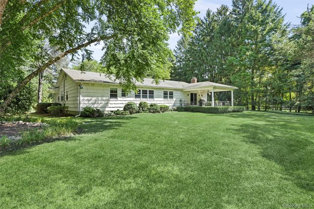 315 Laurel Lane, Laurel Hollow, NY 11791