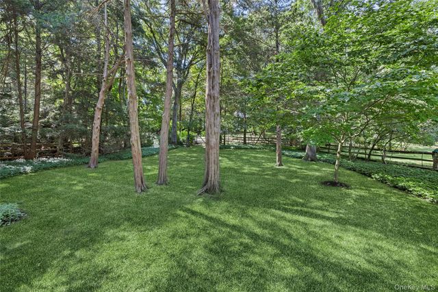 315 Laurel Lane, Laurel Hollow, NY 11791