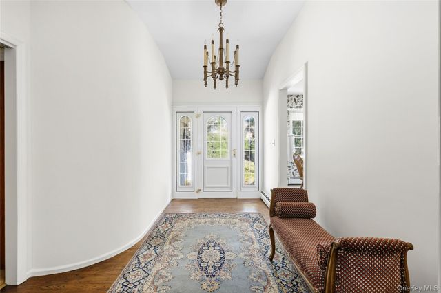 315 Laurel Lane, Laurel Hollow, NY 11791
