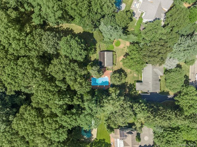 315 Laurel Lane, Laurel Hollow, NY 11791