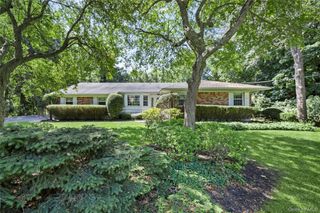 315 Laurel Lane, Laurel Hollow, NY 11791