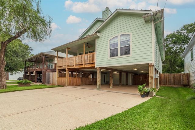 315 West Drive, Kemah, TX 77565