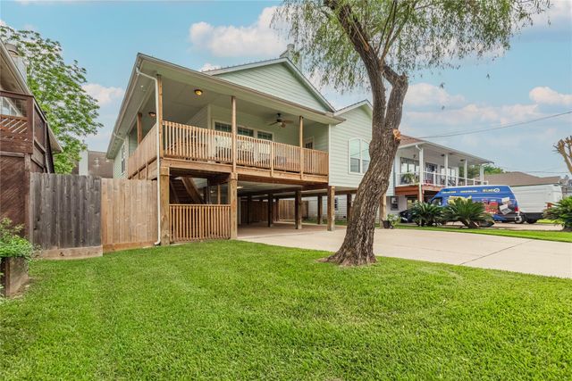 315 West Drive, Kemah, TX 77565