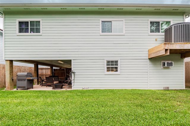 315 West Drive, Kemah, TX 77565