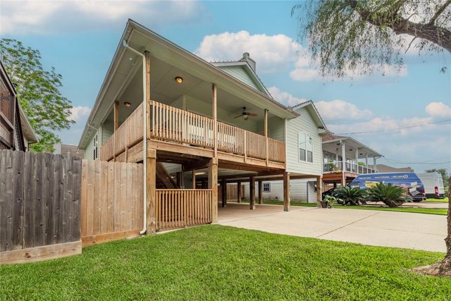 315 West Drive, Kemah, TX 77565