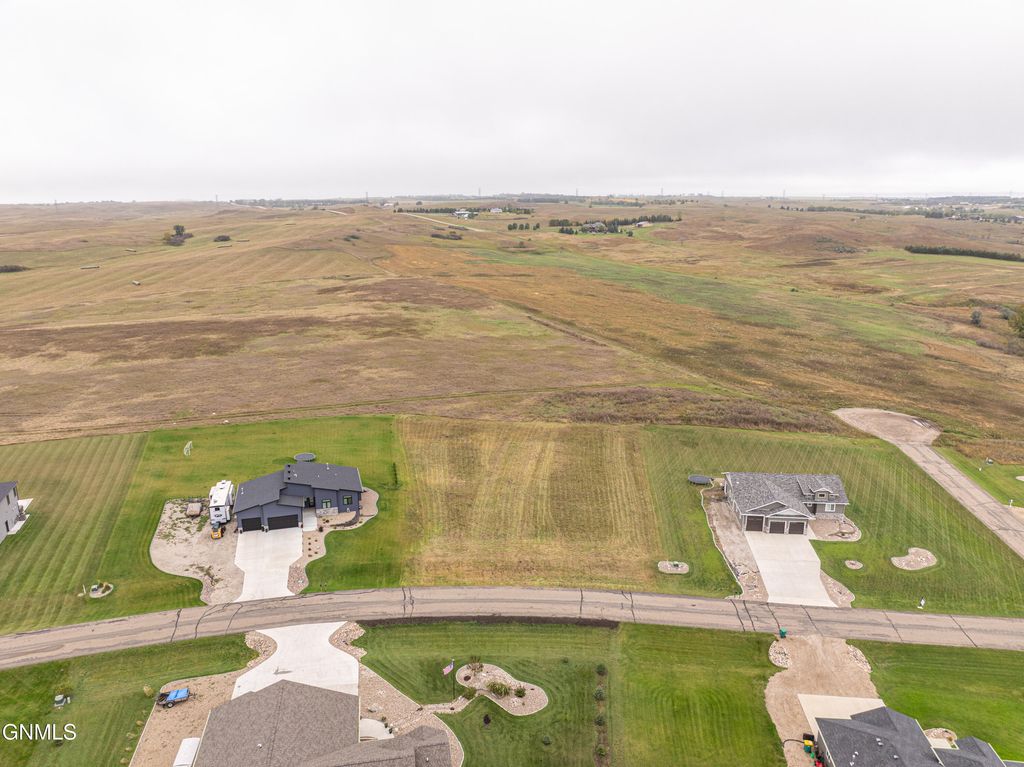 14776 Paniolo Way, Bismarck, ND 58503 photo 11