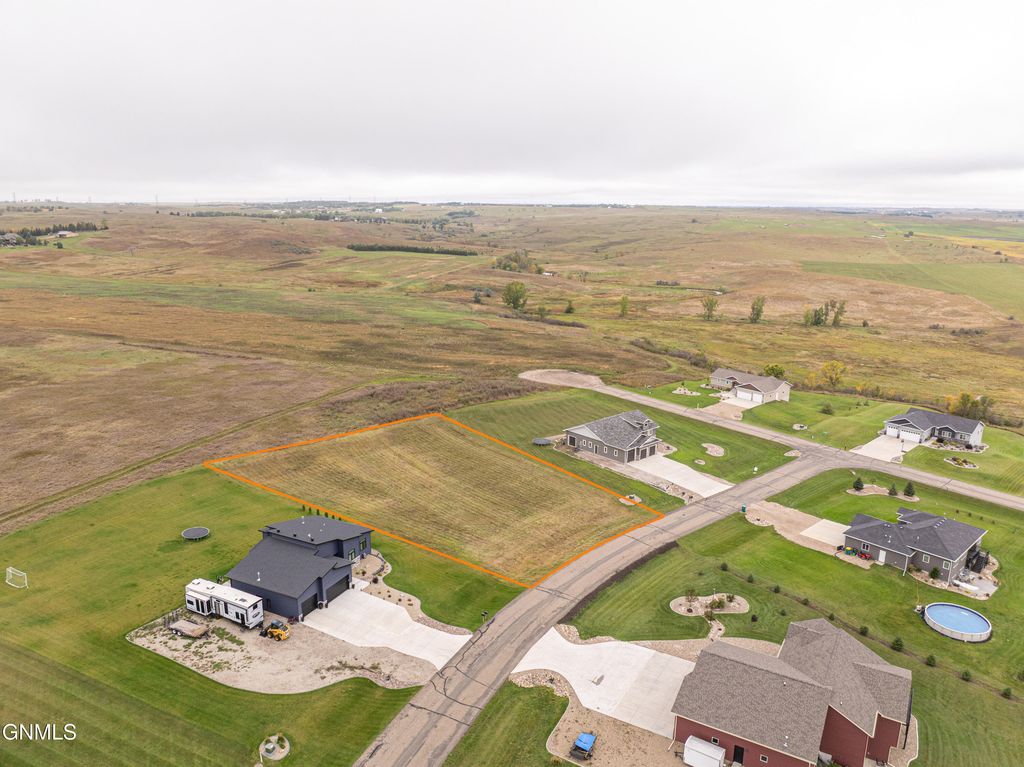 14776 Paniolo Way, Bismarck, ND 58503 photo 2