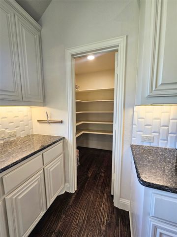 210 Spruce Valley Drive, Justin, TX 76247
