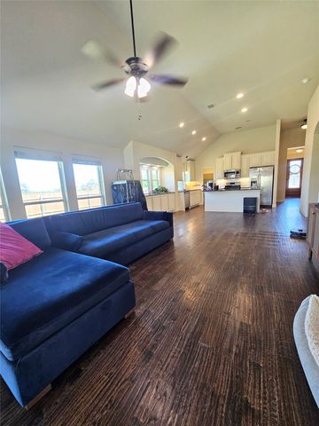 210 Spruce Valley Drive, Justin, TX 76247