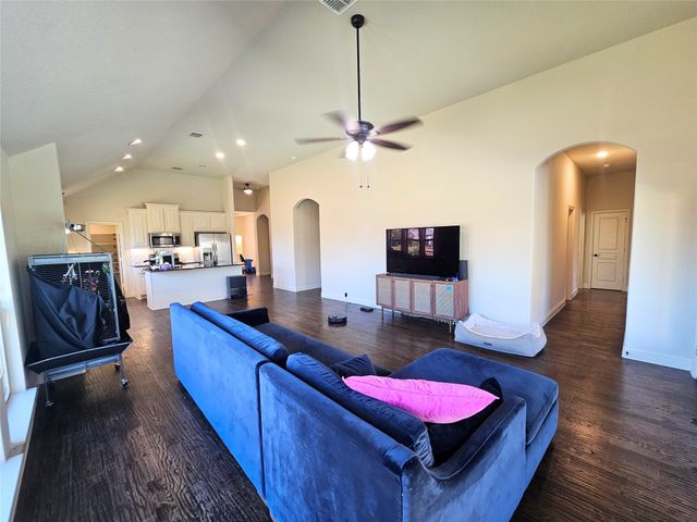 210 Spruce Valley Drive, Justin, TX 76247