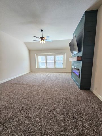 210 Spruce Valley Drive, Justin, TX 76247
