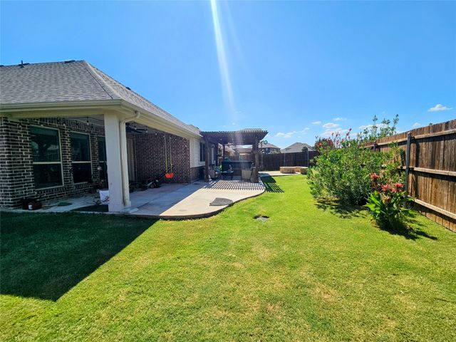 210 Spruce Valley Drive, Justin, TX 76247