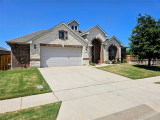 210 Spruce Valley Drive, Justin, TX 76247