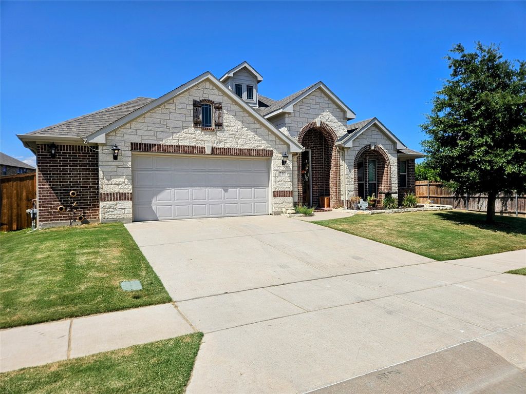 210 Spruce Valley Drive, Justin, TX 76247