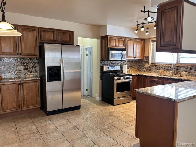 2219 Belmont Drive, Sterling Heights, MI 48310