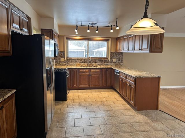 2219 Belmont Drive, Sterling Heights, MI 48310