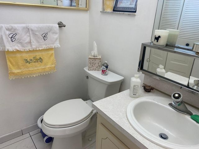 9821 Sunrise Lakes Boulevard 210, Sunrise, FL 33322