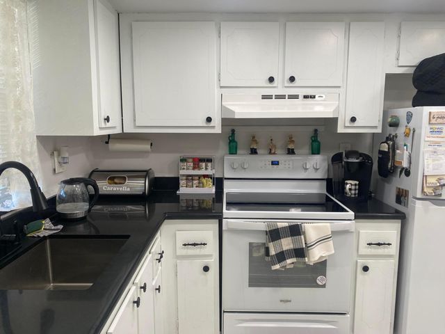 9821 Sunrise Lakes Boulevard 210, Sunrise, FL 33322