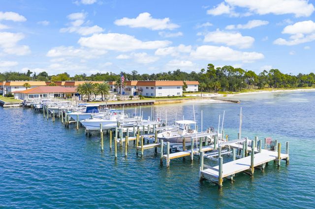 2100 W Beach Drive APT A101, Panama City, FL 32401