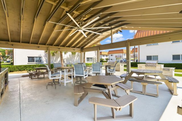 2100 W Beach Drive APT A101, Panama City, FL 32401