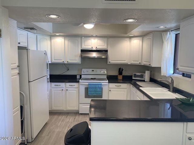 12222 N PARADISE VILLAGE Parkway S 235, Phoenix, AZ 85032