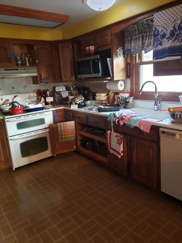 8041 19th AVENUE, Kenosha, WI 53143