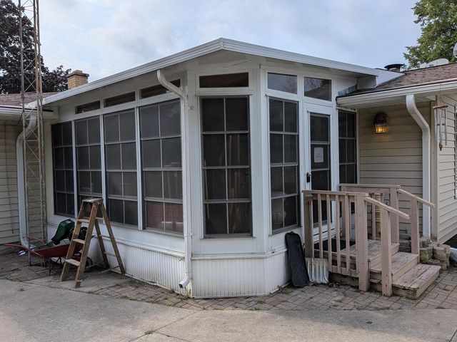 8041 19th AVENUE, Kenosha, WI 53143