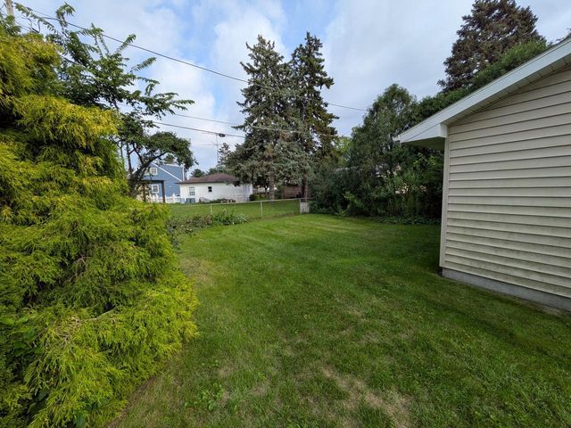 8041 19th AVENUE, Kenosha, WI 53143