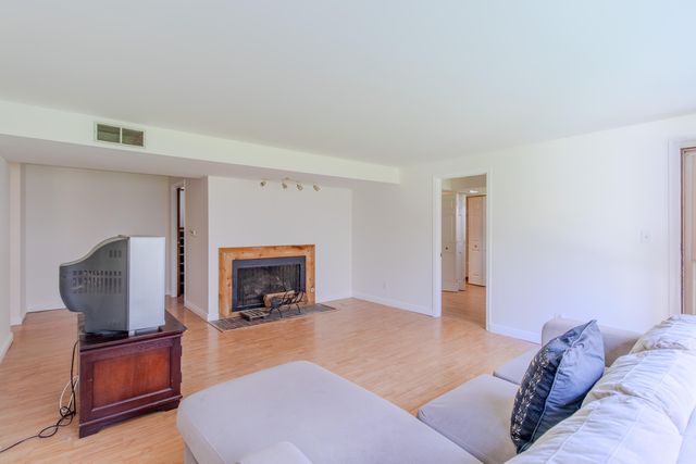 83 Brookview Lane, Valparaiso, IN 46385