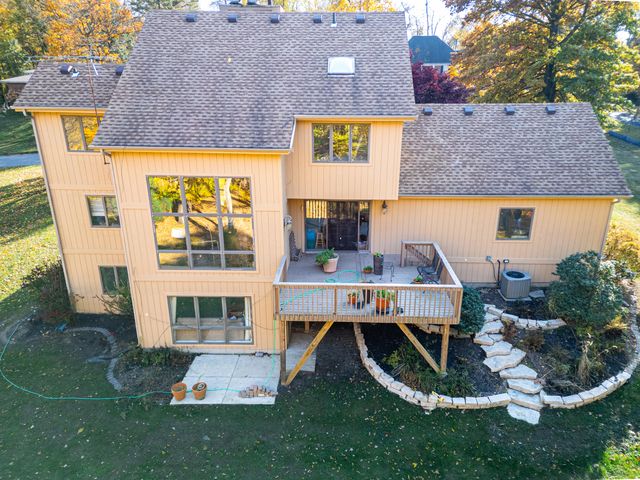 83 Brookview Lane, Valparaiso, IN 46385