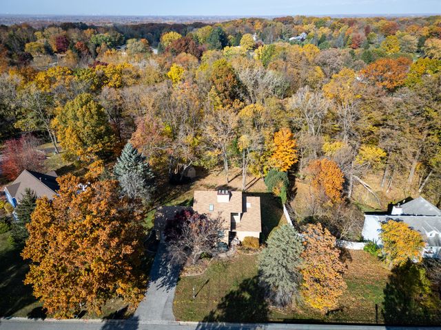 83 Brookview Lane, Valparaiso, IN 46385
