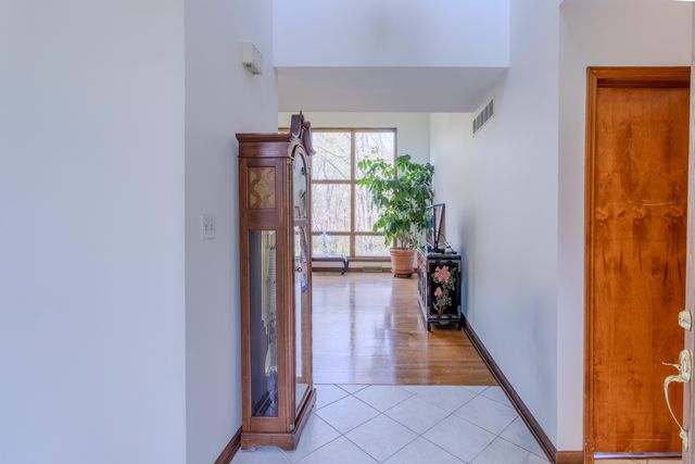 83 Brookview Lane, Valparaiso, IN 46385