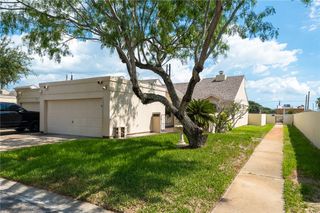 102 Sugar Creek Dr, Rockport, TX 78382