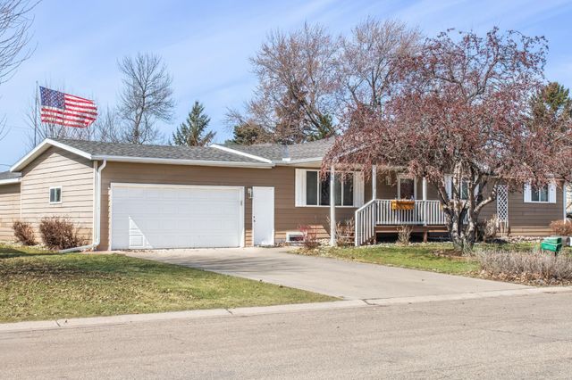 196 Hillcrest Avenue, Spicer, MN 56288