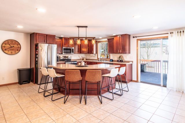 196 Hillcrest Avenue, Spicer, MN 56288