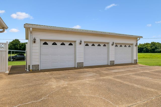 861 Fox Ln, Lewisburg, TN 37091
