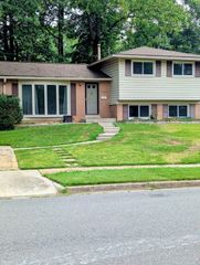 4507 WEYBURN DR, Annandale, VA 22003